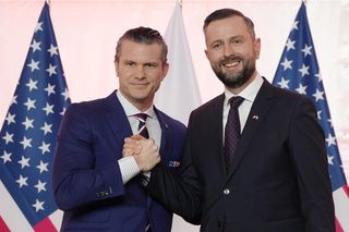 Szef Pentagonu z żoną już w Polsce. Powitał go Kosiniak-Kamysz