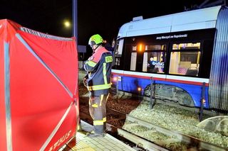 Tragiczne potrącenie przez tramwaj w Bydgoszczy. Nie żyje mężczyzna [ZDJĘCIA]
