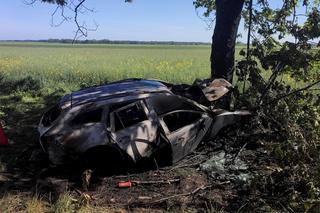 Śmiertelny wypadek pod Oławą. Kierowca mazdy zginął w płomieniach