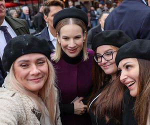 Marta Nawrocka w Paryżu spotkała się z Polakami przed katedrą Notre Dame