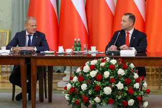 Iskrzy między Donaldem Tuskiem a Karolem Nawrockim