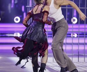 Maurycy Popiel w Tańcu z Gwiazdami. Partneruje mu Sara Janicka