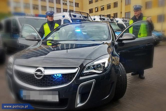 Nieoznakowany Opel Insignia OPC
