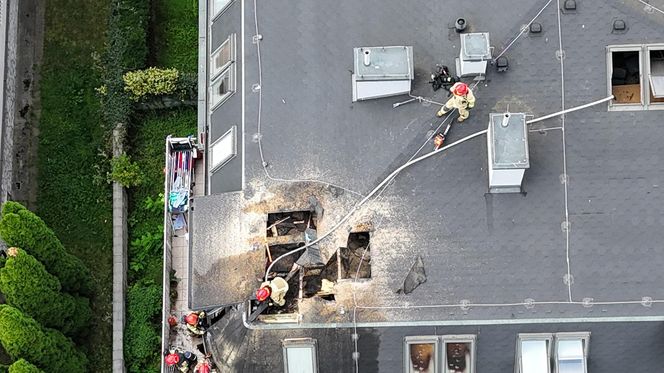 Pożar poddasza na Grochowie. Ewakuacja kilkudziesięciu osób