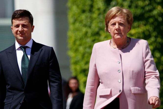 Tak Zełenski prezentuje się na salonach. Wszystkie stroje prezydenta Ukrainy