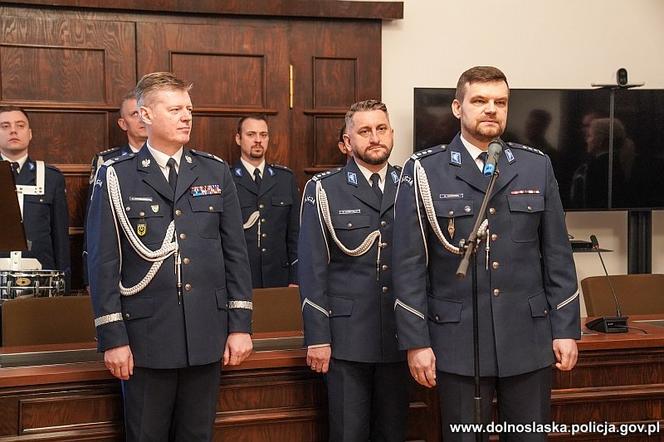 Nowi funkcjonariusze we Wrocławiu. Ponad połowa to policjantki! [ZDJĘCIA]