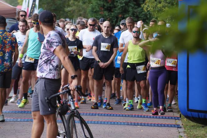 Bieg Botaniczna 5 w bydgoskim Myślęcinku. Tłumy na starcie