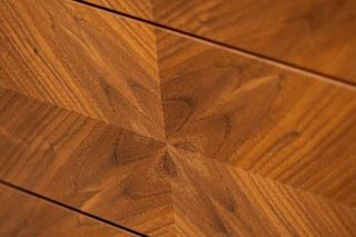 Tradycyjne rzemiosło i nowoczesny design. Unikatowe meble do sypialni