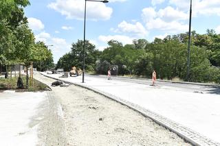 Wiemy kiedy ruszą windy na placu Na Rozdrożu. Na razie piesi muszą gramolić się po schodach