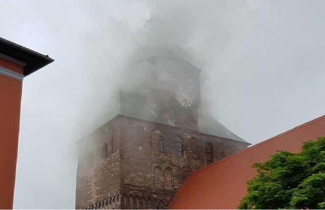 Orkan Ksawery uszkodził kopułę wieży katedralnej w Gorzowie