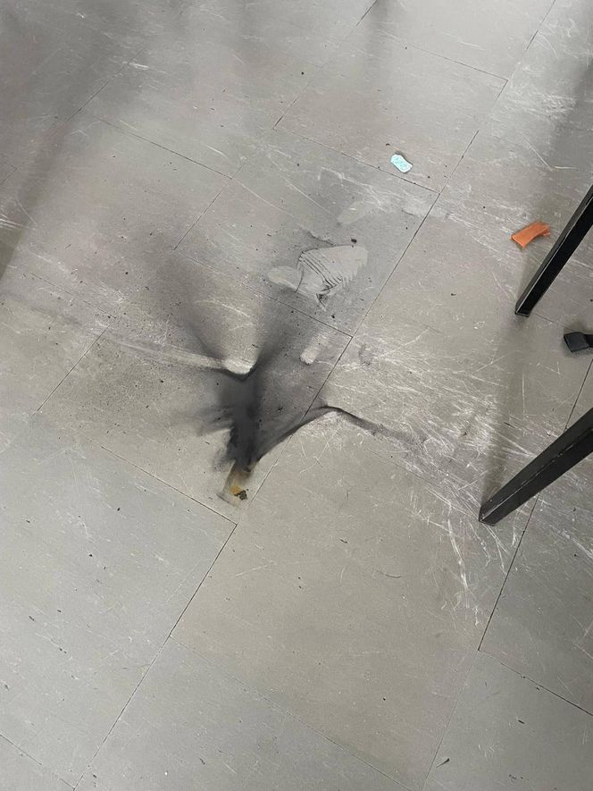 Wybuch w szkole! Telefon eksplodował w plecaku ucznia.