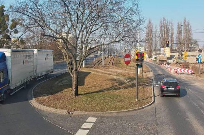 Torowisko na ul. Toruńskiej w Bydgoszczy niby zrobione, ale tramwaje jeszcze długo tamtędy nie pojadą 