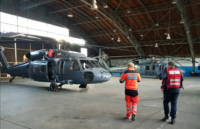 Black Hawk transportował pielęgniarkę zarażoną COVID-19. MSWiA wyjaśnia szczegóły akcji