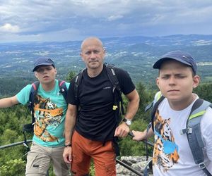 Tata wędruje po górach z synami w spektrum autyzmu. Prawdziwe szczyty i to te najtrudniejsze, zdobywamy każdego dnia