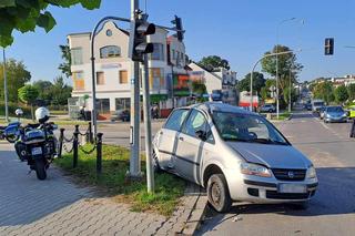 Wypadek na skrzyżowaniu w Kraśniku. Jedna osoba trafiła do szpitala 