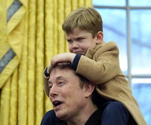 Elon Musk przychodzi z dzieckiem do pracy! Mina Trumpa jest bezcenna