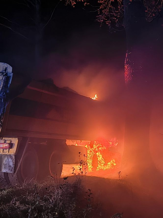 Ciężarówka płonęła jak pochodnia! Droga była zablokowana