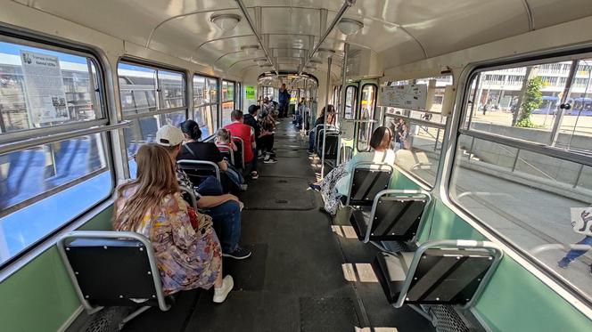 Zabytkowe tramwaje i autobusy na ulicach Wrocławia! Sprawdź, gdzie znaleźć je w sierpniu 