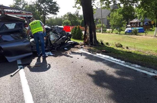 Tragiczny wypadek koło Strzelna. Nie żyje ojciec z córką, a trzy osoby są ranne! [ZDJĘCIA]