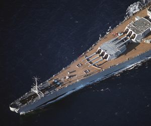 Trump rozważa powrót pancerników do US Navy. Czy era wielkich dział wróci na ocean?