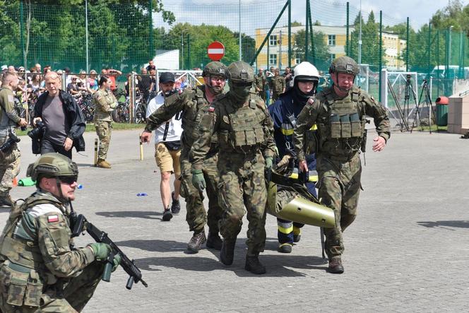 Efektowne ćwiczenia WOT w Czernikowie pod Toruniem. "Scenariusz zakładał atak przeciwnika na szkołę z kilkudziesięcioma uczniami"