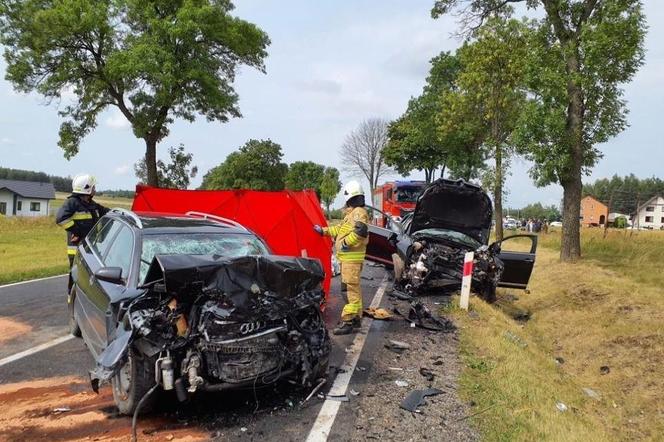 Tragiczny wypadek na DK 42. Zginęły dwie osoby. Wśród rannych są dzieci