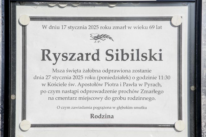 Ewa Bem pochowała męża. Sibilski i córka gwiazdy w jednym grobie