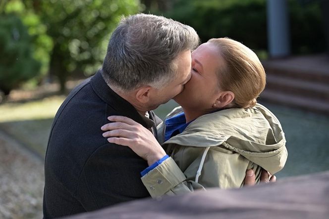 Pierwsza miłość odcinek 3950. Hubert (Rafał Szałajko), Paulina (Jowita Budnik)