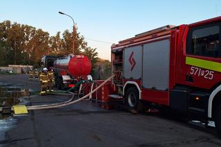 Ogromny pożar na terenie zakładu recyklingu odpadów w Rawiczu