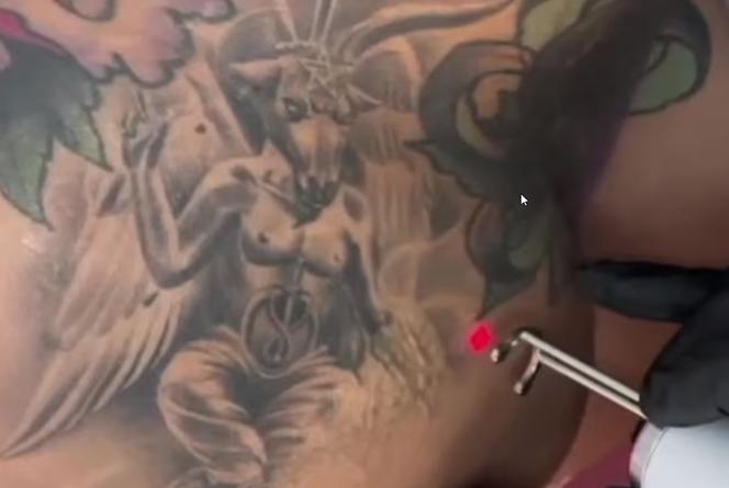  Blac Chyna usunęła diabła z pośladków 