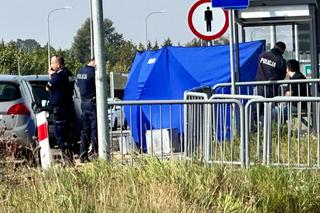 Zwłoki noworodka w reklamówce w koszu na śmieci. Wstrząsające odkrycie na przystanku pod Warszawą
