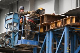 Jak idą prace przy budowie wiaduktu kolejowego w Rudnej Małej. Zobaczcie zdjęcia!  