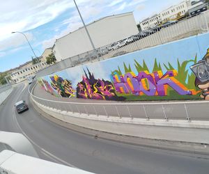 Kolorowe grafiki w siedleckim tunelu pod torami