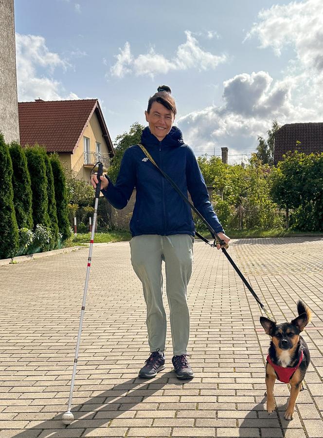 Pani Maria mieszka posród gruzu. Ciężko chora kobieta potrzebuje pomocy