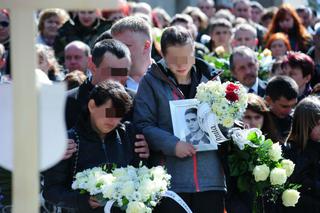 Pogrzeb nastolatków w Klamrach pod Chełmnem: Pękły serca rodziców, gdy ich dzieci chowano do grobów [ZDJĘCIA]