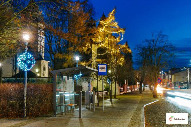 Bełchatów: Miasto rozbłysło tysiącem światełek! Bożonarodzeniowe iluminacje robią wrażenie 