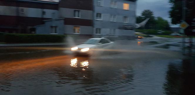 Krajobraz po burzach i ulewach na Śląsku i w Zagłębiu. Zalało ulice Czeladzi, Bytomia, Rudy Śląskiej [ZDJĘCIA,WIDEO]