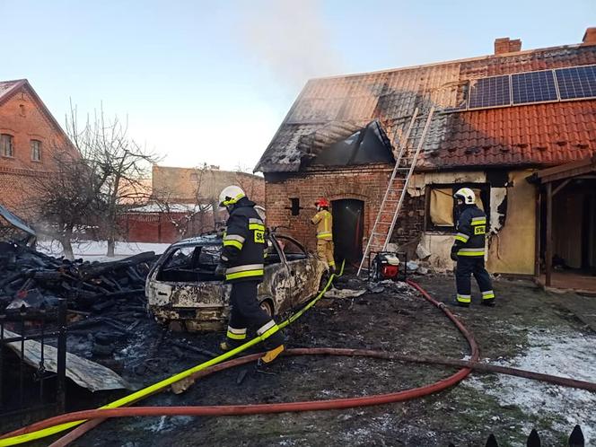 Pożar domu w Wielkopolsce. Potężny MRÓZ utrudniał akcję gaśniczą 