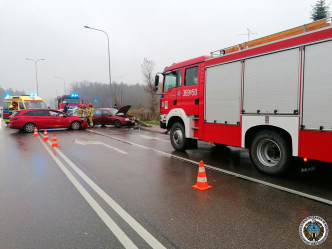 Zderzenie dwóch aut w Nowogrodzie koło Łomży