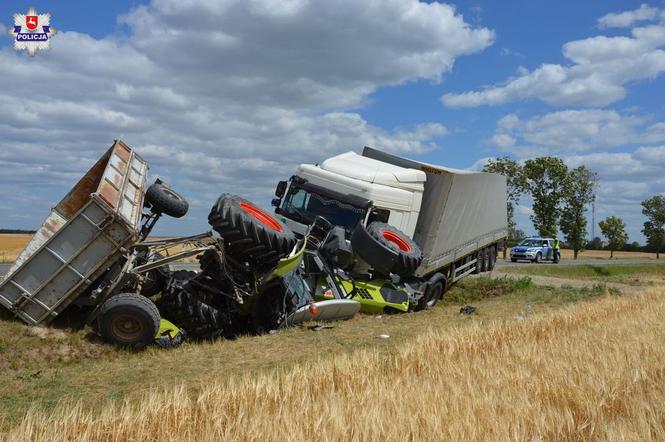 PRZERAŻAJĄCY wypadek! ZMASAKROWANA ciężarówka i ciągnik rolniczy