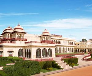 Najbardziej luksusowy hotel na świecie! Zobaczcie, jak wygląda Pałac Rambagh w Jaipurze! Królewska architektura i bajeczne otoczenie [ZDJĘCIA]