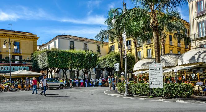 Pachnie woskiem, cytryną i ma 500 lat tradycji. Ten niezwykły skarb kupisz w wąskich uliczkach Sorrento