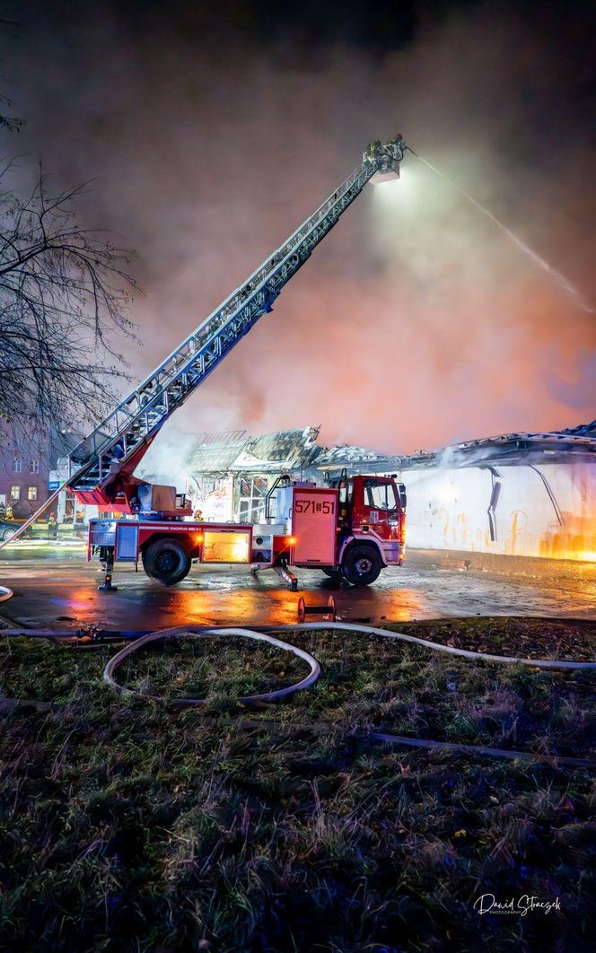 Pożar pawilonu handlowego w Rudzie Śląskiej