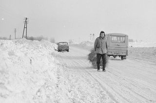Zimowe zabawy z dawnych czasów. Tak bawili się nasi rodzice i dziadkowie [GALERIA]
