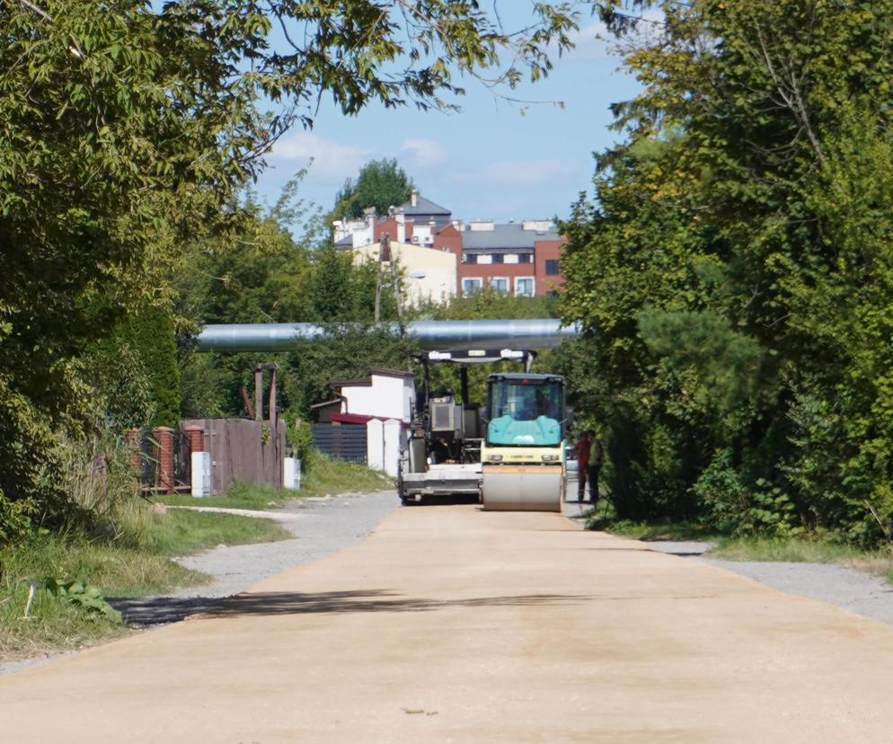 Na ulicę Wapienną wrócili drogowcy. Remont „nabiera” kształtu