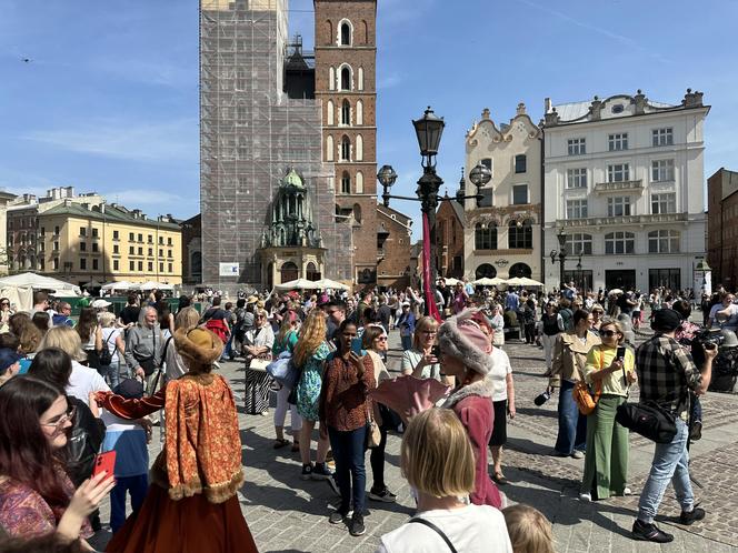 "Polonez wiosenny" na Rynku Głównym w Krakowie