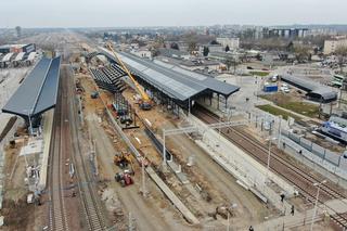 Modernizacja Rail Baltica: Stacja Białystok, widok na budowe zadaszenia i torów