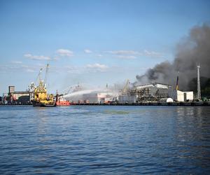 Pożar na terenie Portu Gdańsk. Kłęby dymu widać z wielu kilometrów