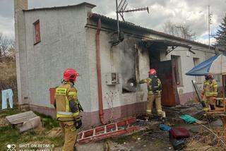PILNE! Pożar domu na ulicy Dolnej w Starachowicach. Jedna osoba w szpitalu [GALERIA]