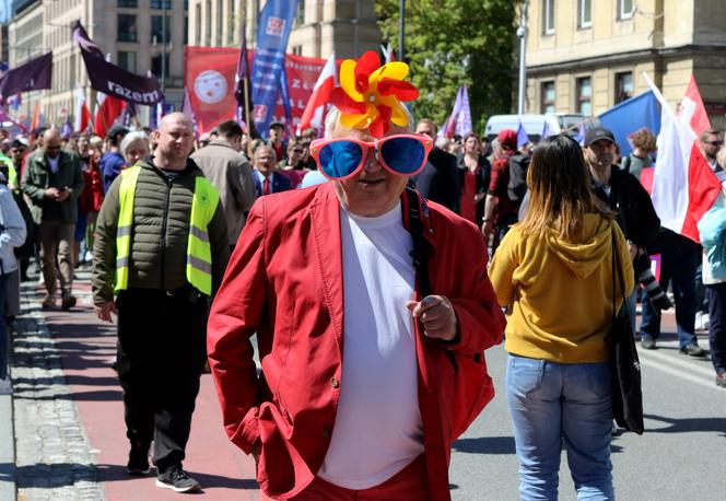 Ruszył pierwszomajowy marsz Lewicy i związków zawodowych